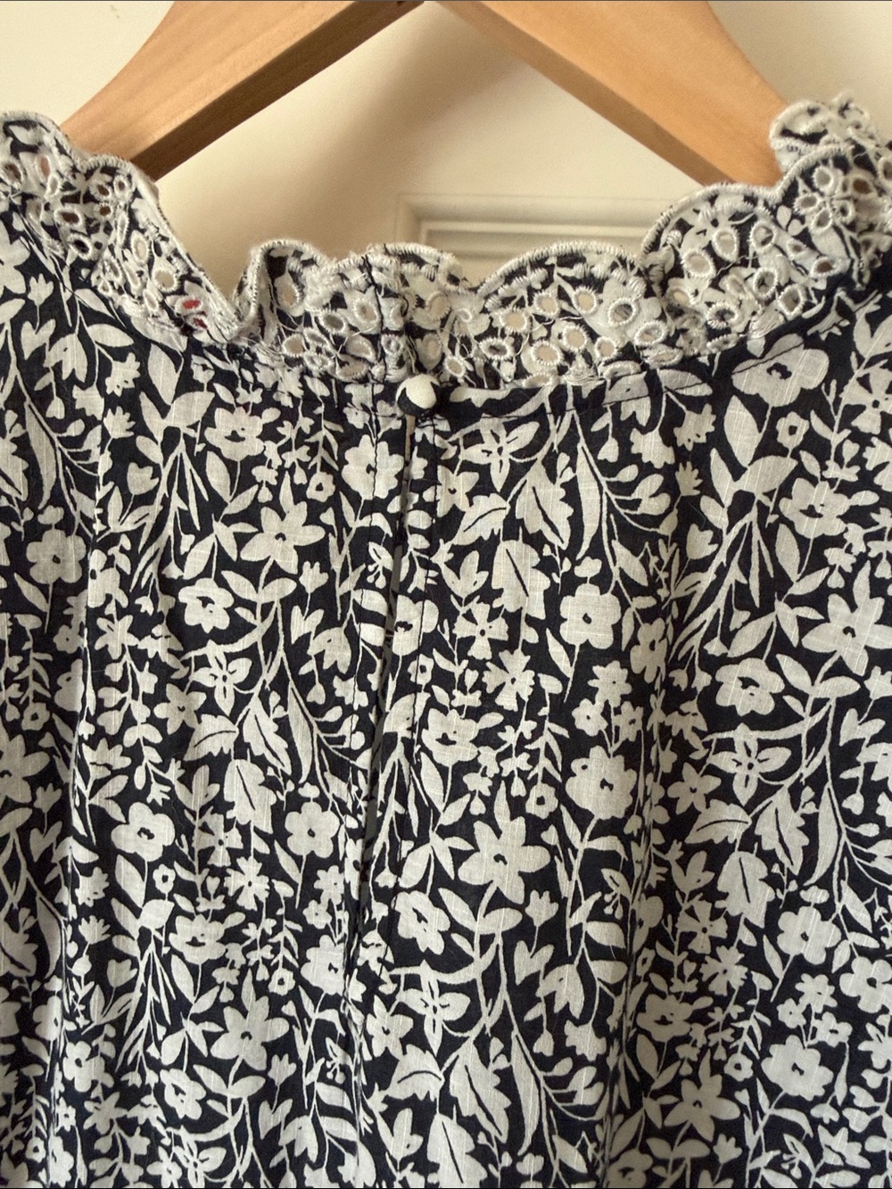 Boden Black and White Floral Ruffle-Neck Women's Top - 14 - Picture 4 of 7